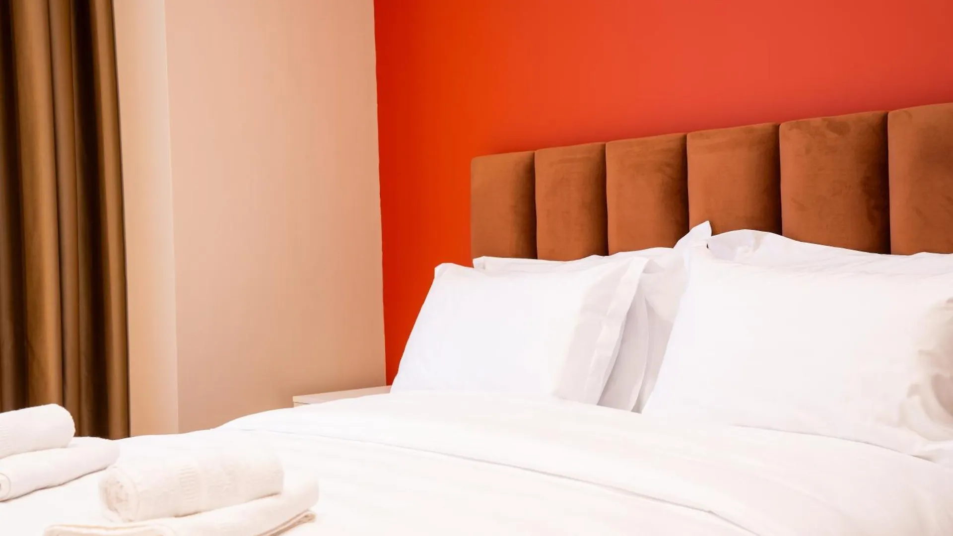 My Way Rooms Tiran 0*,